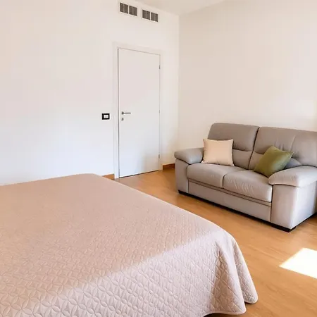 Rigoletto - Free Parking - Second Floor No Elevator - Near Center Apartment
