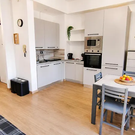Rigoletto - Free Parking - Second Floor No Elevator - Near Center Mantova